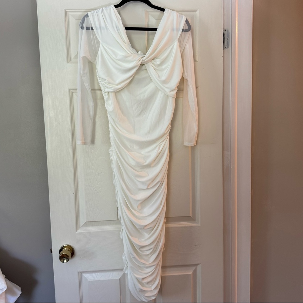 Club London Elegant White Off-Shoulder Dress